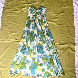 Size 12 Vintage 70’s dress w/spaghetti straps and peephole front
